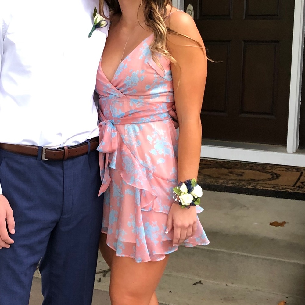 selfie leslie dress